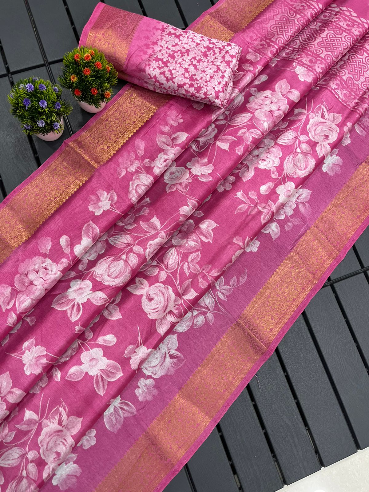 Wow Flowers Printed Non Catalog Sarees